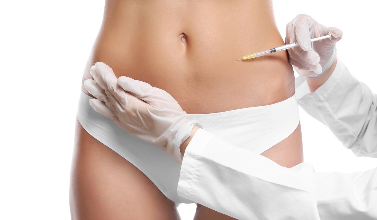Un chirurgien esthétique du ventre va supprimer l'excès de graisse de votre ventre