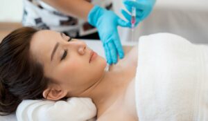 Les tarifs de la chirurgie esthétique des seins dépendent de plusieurs facteurs