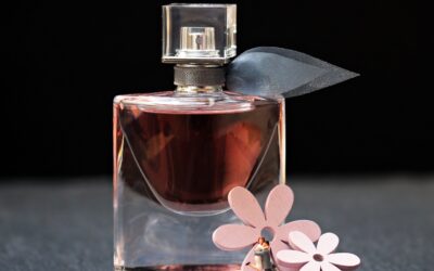 L’eau de parfum Black Opium de Yves Saint Laurent : la féminité sous un voile de mystère