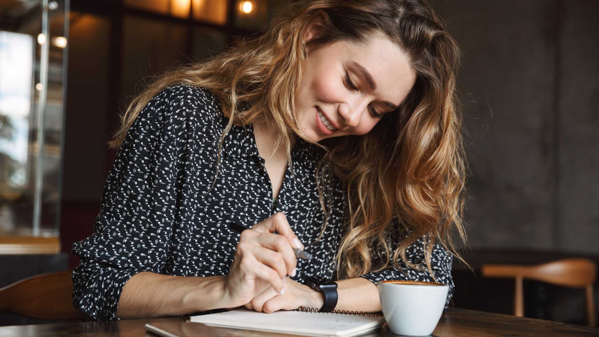 femme qui écrit